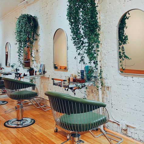 This Is What It’s Like to Open Up a Hair Salon in a Global Pandemic Boho Hair Salon, Nyc Hair Salon, Arch Entryway, Hair Salon Interior Design, Vintage Hair Salons, Tiny Hair, Painted Brick Walls, Dream Salon, Salon Suites Decor