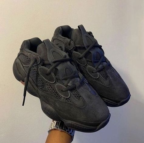 Yeezy 500 Utility Black, Look Kylie Jenner, Pretty Shoes Sneakers, Yeezy 500, Funky Shoes, Hype Shoes, Shoe Inspo, Aesthetic Shoes, Yeezy Shoes