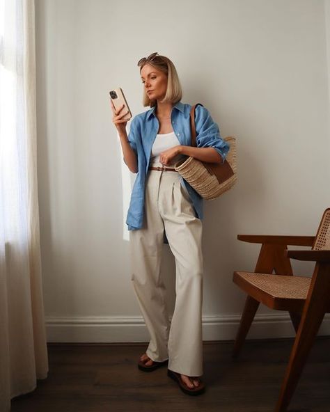 Beige Jeans Outfit Summer, Camel Bag Outfit, Beige Jeans Outfit, Chunky Sandals Outfit, Beige Pants Outfit, Spring Layering, White Pants Women, Blue Jean Outfits, Beige T Shirts