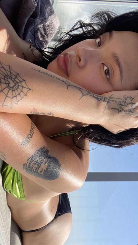 Arm Tattoo Outfit, Grunge Tattoos For Women Arm, Tattooed Arms Women Aesthetic, Arm Tatoos Woman, Dua Lipa Arm Tattoo, Tatoos Woman, Tattooed Alt Woman, Rina Sawayama, Aesthetic Dump