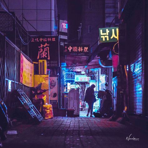 Alleyway Reference, Tokyo Alleyway, Cyberpunk Rain, Alley Aesthetic, Seoul At Night, Korean Mythology, Alley Cats, Punk Rocks, Neon Noir