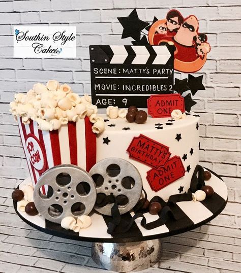 Movie Themed Cake Birthday Cake Movie Night Cake Ideas, Cake Pops Starbucks, Cinema Cake, Kids Movie Party, Movie Theme Cake, Theatre Cake, Birthday Cake Vanilla, Movie Cake, Movie Theme Birthday Party