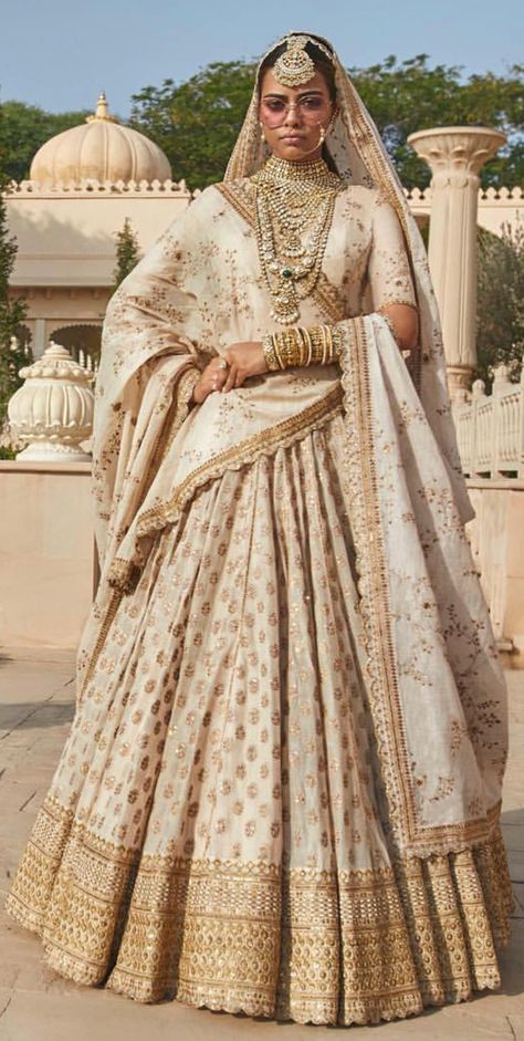 Latest Bridal Lehenga, Indian Outfits Lehenga, Wedding Lehenga Designs, Indian Bride Outfits, Bridal Lehenga Collection, Bridal Store, Designer Bridal Lehenga, Traditional Indian Dress, Red Lehenga