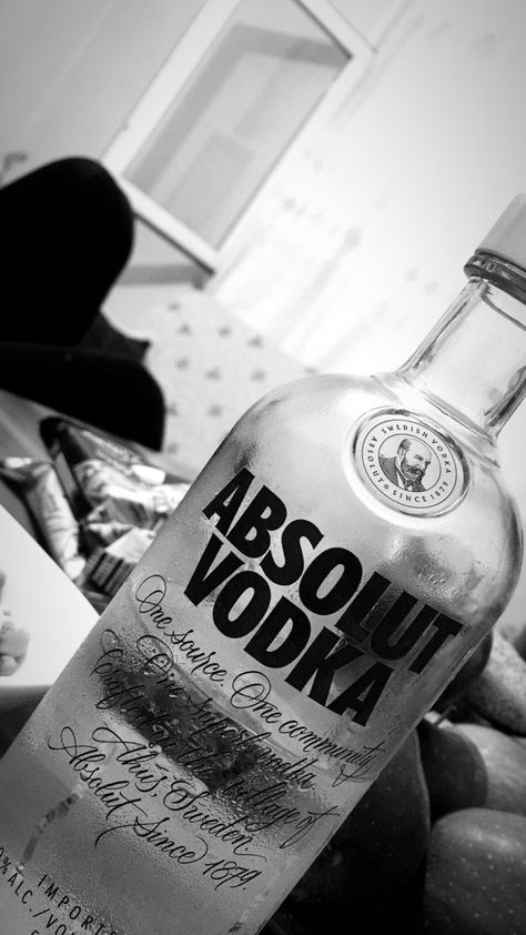 Acholol Fake Snap, Absolut Vodka Fake Story, Alchole Bottle Snap, Vodka Fake Story, Vodka Snap, Whisky Chivas, Easy Graffiti, Easy Graffiti Drawings, Pretty Alcoholic Drinks