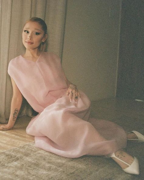 Ariana Grande's Pink Fairy Dress Was Conjured Straight From The NYFW Runway Ariana Grande News, Witch Dress, Ariana Grande Cute, Ariana Grande Pictures, Forever Girl, Ariana G, Press Tour, Cat Valentine, Eternal Sunshine