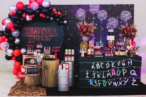 Stranger Things Halloween Party, Stranger Things Theme, 11 Stranger Things, Stranger Things Halloween, Festa Harry Potter, 13th Birthday Parties, 10th Birthday Parties, Eleven Stranger Things, Stranger Things Wallpaper