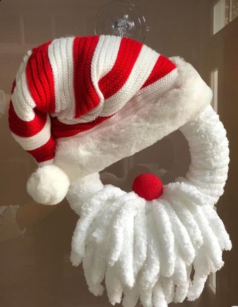 Foam Wreath, Holiday Wreaths Diy, Christmas Wreaths Diy Easy, Santa Wreath, Christmas Mesh Wreaths, Christmas Float, Handmade Christmas Crafts, Diy Balloon, Christmas Door Wreaths