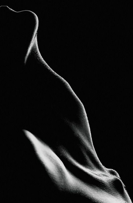 Hills... Valleys... Shadows... and Light. The beautiful landscape of feminine form. Low Key Photography, Body Photography, Black White Photos, Her Eyes, Abstract Photography, Bw Photo, 인물 사진, White Photo, Human Figure