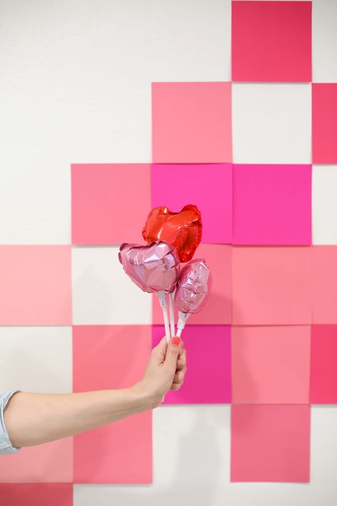 Valentine Backdrop Ideas, Valentine Backdrop Ideas Diy, Backdrop For Valentines Day, Valentines Day Photo Booth, Backdrop Ideas Diy, Valentine Dance, Valentine Photo Backdrop, Diy Backdrops, Valentine's Diy