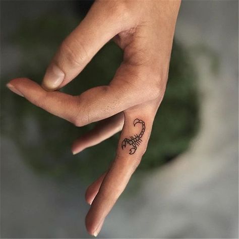 Small Scorpion Tattoo, Infected Tattoo, Tattoo Finger, Scorpio Tattoo, Scorpion Tattoo, Tattoo Simple, Hand Tattoos For Women, Tattoo Girls, Dainty Tattoos