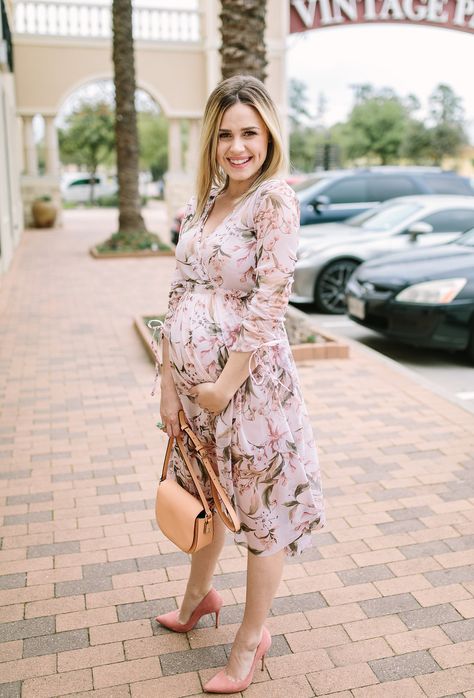 Spring maternity fashion