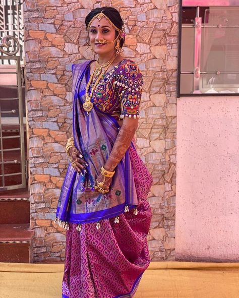 Gujrati Style Saree Drape, Gujrati Style Saree Look, Gujarati Saree Look, Patola Blouse, Dupatta Styling, Gujarati Saree, Lengha Blouse Designs, Saree Jacket Designs, Worked Blouse