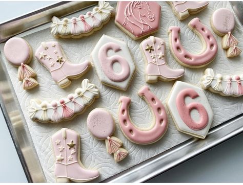 Cowgirl Cookies, Birthday Biscuits, Cookie Birthday Party, Cow Birthday Parties, Horse Cookies, Western Birthday Party, Horse Birthday Parties, Horse Cake, Rodeo Birthday