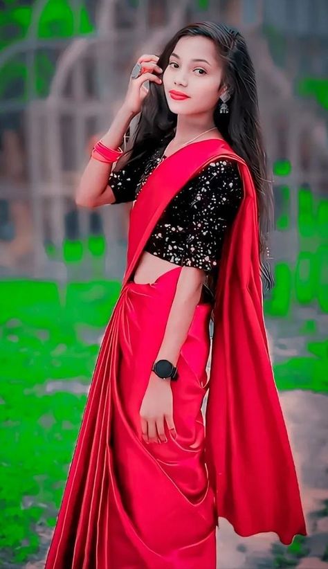 Gals Photo, King Gif, Saree Model, डिजाइनर कपड़े, Pond Kits, Asian Style Dress, Men Fashion Photo, Stylish Actresses, Gals Photos