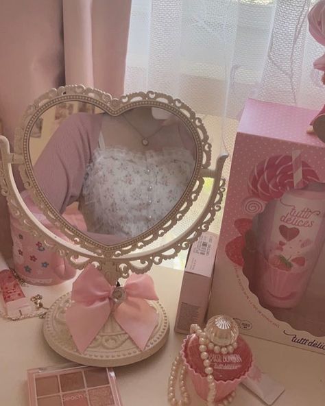 Soft Pink Theme, Pretty Pink Princess, Heart Mirror, Baby Pink Aesthetic, Princess Core, Pastel Pink Aesthetic, Pink Girly Things, Pink Vibes, Princess Aesthetic