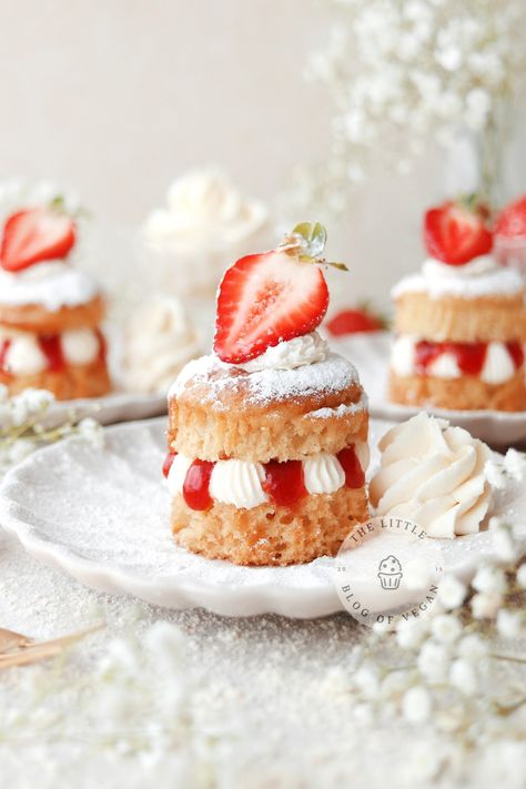 up close of a mini victoria sponge cake on a side plate with white flowers Mini Victoria Sponge Cakes, Vegan Victoria Sponge, Mini Victoria Sponge, Vegan Afternoon Tea, Strawberry Rhubarb Jam, Victoria Sponge Cake, Strawberry Tea, Vanilla Sponge, Victoria Sponge