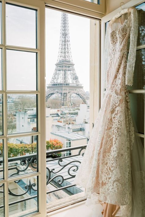 French Weddings, Engagement Brunch, Eiffel Tower Wedding, Shangri La Paris, French Life, Cowgirl Wedding, Paris Elopement, Parisian Wedding, Wedding Aesthetics