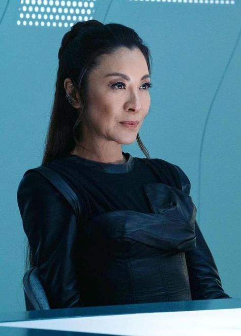 Michelle Yeoh Portrait, Michelle Yeoh Star Trek, Michelle Yeoh 90s, Michele Yeoh, Modern Assassin, Asian Actresses, James Bond Girls, Actress Wallpaper, Michelle Yeoh