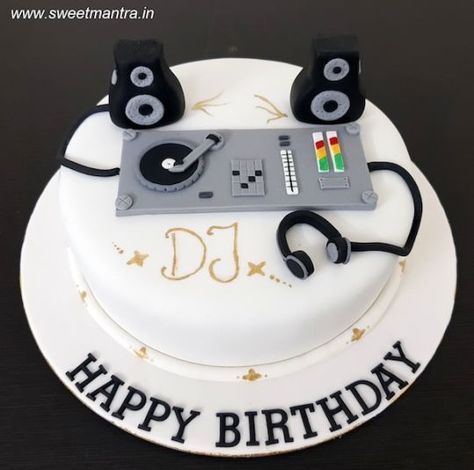 Dj Theme Cake, Dj Birthday Cake, Body Builder Cake, Dance Kathak, Dj Cake, Gym Cake, Turntable Cake, Midnight Cake, Doctor Cake