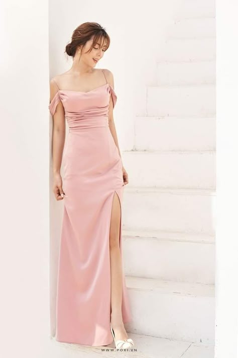 Silk Dresses Outfit, Simple Frock Design, Pink Satin Dress, Black Dresses Classy, Strap Maxi Dress, Simple Gowns, Simply Dress, Party Frocks, Classy Prom Dresses