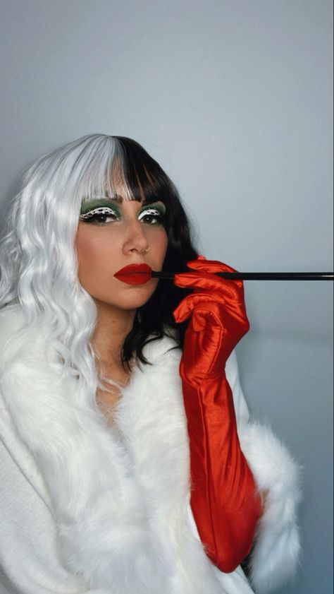 Cruella Makeup, Cruella Deville Makeup, Cruella Deville, Costumes For Teens, Halloween Costumes For Teens, Halloween Makeup, Halloween Face, Face Makeup, Halloween Face Makeup