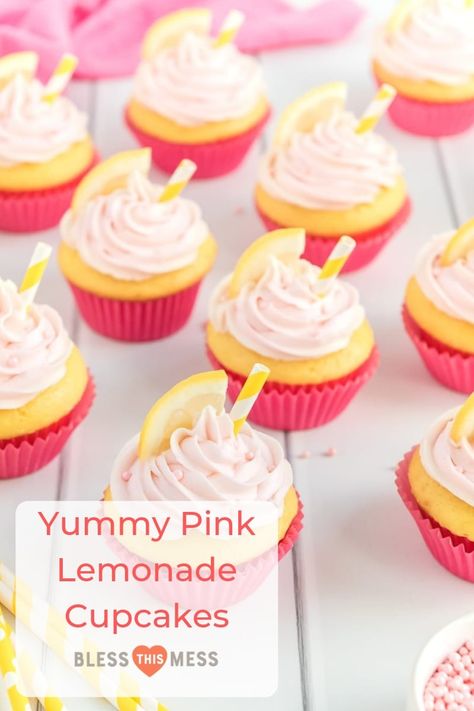 Pink Lemonade Frosting, Pink Lemonade Pie, Lemonade Cake Recipe, Pink Lemonade Cookies, Strawberry Lemonade Cupcakes, Pink Lemonade Cake, Cupcake Rosa, Pink Lemonade Recipes, Pink Lemonade Cupcakes