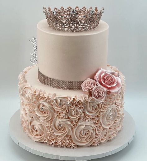 Birthday Cake Crown, Queens Birthday Cake, Girly Birthday Cakes, Quince Cake, 70th Birthday Cake, Queen Cakes, Gold Birthday Cake, Quinceanera Cakes, Sweet 16 Birthday Cake