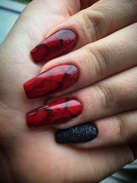 Red Marmor Nails, Spooky Manicure, Red Black Nails, Halloween Acrylic, Nails Art Ideas, Halloween Acrylic Nails, Wow Nails, Classy Nail Designs, Diy Acrylic Nails