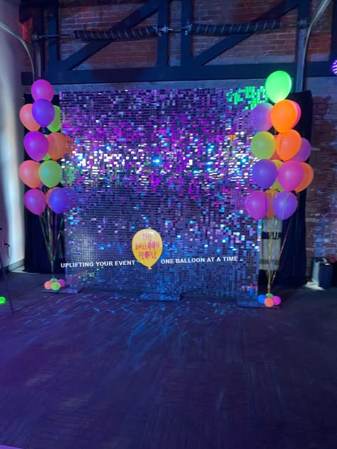 Glow Party Backdrop Ideas, Neon Homecoming, Neon Homecoming Theme, Neon Dance Theme, Disco Homecoming, Neon Dance Decorations, Neon School Dance Decorations, Neon Balloons, Glow Party Balloon Arch