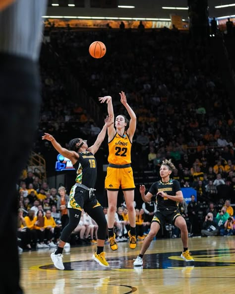 Carlin Clark, Katlin Clark, Caitlin Clark Aesthetic, Kaitlyn Clark, Caitlyn Clark Wallpaper, Caitlyn Clark, Caitlyn Clark Iowa, Caitlin Clark Wallpaper, Women’s Basketball