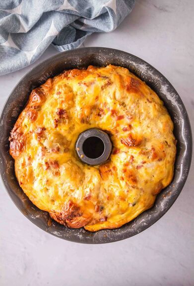 This Breakfast Bundt Cake recipe is an absolute hit with the family! With biscuits, bacon, tater tots, eggs, and seasoned with dijon mustard, onions, paprika, and cheddar cheese, it’s the perfect breakfast delight. Trust me, this is the tastiest way to kickstart your day! Why You’ll Love This Bundt Cake Breakfast Recipe Packed with flavor: the combination of bacon, onions, paprika and dijon mustard gives this bundt cake a savory depth that’s hard to resist. Hear… Bacon Tater Tots, Tiger Butter Fudge Recipe, Breakfast Bundt, Breakfast Bundt Cake, Italian Appetizers Easy, Bundt Pan Recipes, Baked Pesto Chicken, Bundt Cake Recipe, Family Brunch