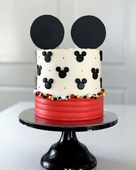 Kue Mickey Mouse, Kue Disney, Cake Ideas Vintage, Bolo Do Mickey Mouse, Shopping Cake, Simple Cake Design, Mickey Birthday Cakes, Γενέθλια Mickey Mouse, Mickey Mouse Birthday Decorations