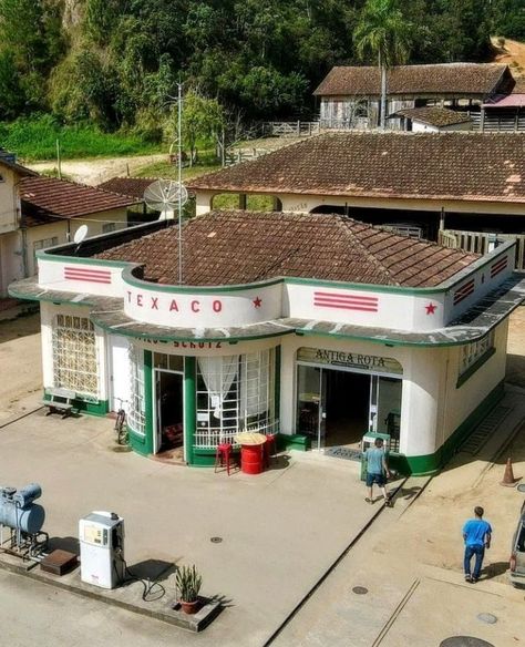 Gasoline Station Aesthetic, Building A Wooden House, Gasoline Station, 50s Aesthetic, Vintage Buildings, Googie Architecture, Vintage Gas Pumps, Old Garage, Old Gas Stations