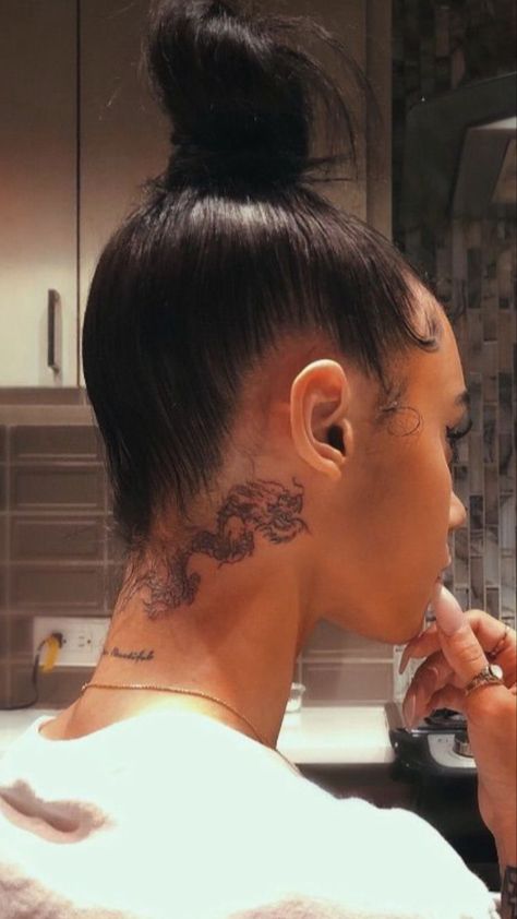 Small Behind The Ear Tattoo, Back Ear Tattoo, Black People Tattoos, Tattoo Black Women, Behind The Ear Tattoo Ideas, Butterfly Tattoos On Arm, Bird Tattoos For Women, Butterfly Hand Tattoo, Behind Ear Tattoos