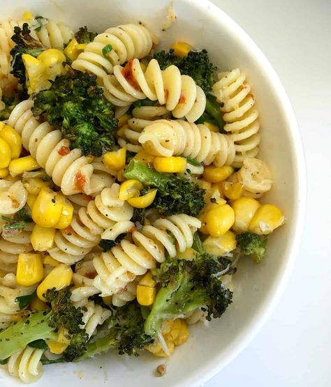 Harissa Recipes, Spicy Broccoli, Easy Broccoli, Corn Pasta, Broccoli Pasta, Frozen Broccoli, Pasta Bowl, Roasted Broccoli, Easy Pasta Recipes