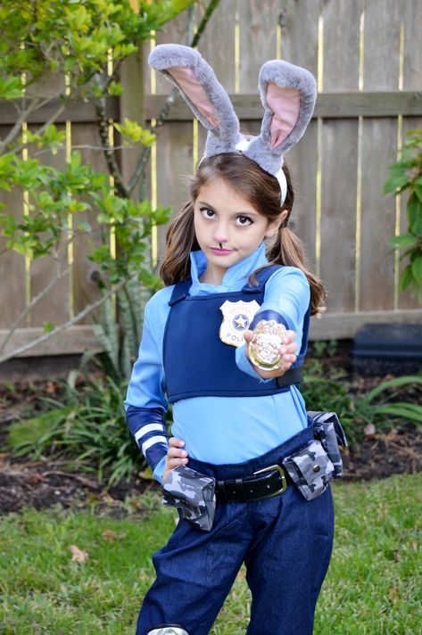 Emily Grace as Judy Hopps from Zootopia. Zootopia Costume, Judy Hops, Coraline Costume, Zootopia Judy Hopps, Santa Isabel, Knitted Balaclava, Judy Hopps, Halloween 2023, Halloween Magic