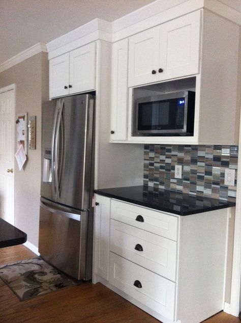 Microwave shelf and fridge. Add the pretty end scrolls under cabinet like in other pin. Black Quartz Kitchen Countertops, Kitchen Microwave Cabinet, Microwave Cabinet, Microwave Shelf, Microwave Drawer, Kabinet Dapur, Quartz Kitchen Countertops, Microwave In Kitchen, Small Remodel