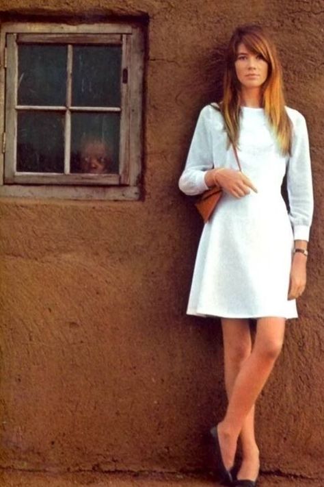 Francoise Hardy Style, French Vibes, Jean Shrimpton, Charlotte Rampling, Francoise Hardy, Sixties Fashion, Ageless Style, French Girls, French Chic