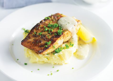 Recipe Room » Pan-fried kingfish with creamy mashed potatoes with 420 calories. Kingfish Recipe Baked, Pan Fried Kingklip Recipe, Kingfish Recipes, Dinner Party Fish Recipes, Fish And Mashed Potatoes, Kingfish Recipe, King Fish Recipe, Pan Fried Fish, Keto Seafood