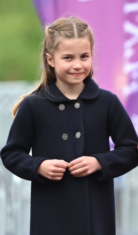 Düşes Kate, Princesa Charlotte, Prince William Family, Prins William, Princess Katherine, Platinum Jubilee, Hairstyle Inspiration, Her Majesty The Queen, Light Blue Dresses