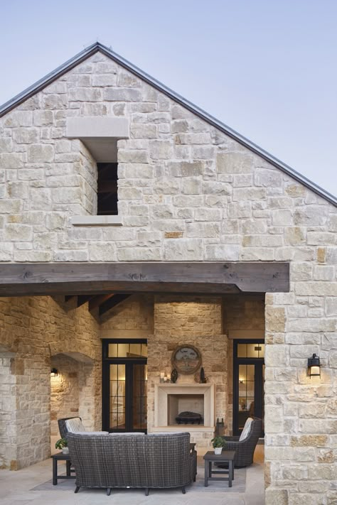 Stone House-Inspired by Nature. | Residential Vernacular Architecture | DibelloArchitects.com Entrance Decor Ideas, Limestone House, Modern Front Porch, Stone Exterior Houses, Stone Buildings, Stone Exterior, Residential Architect, Dripping Springs, Modern House Exterior Design