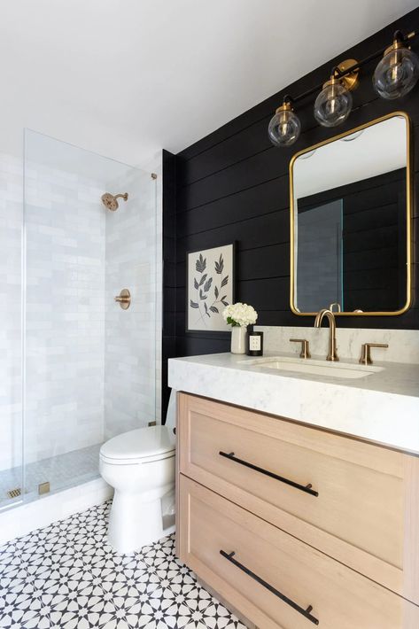 Spare Bathroom Ideas Guest Bath, Best Bathroom Paint Colors, Moody Bathroom, Bathroom Transformation, Bathroom Paint Colors, Stunning Bathrooms, Dark Walls, Boys Bathroom, Downstairs Bathroom