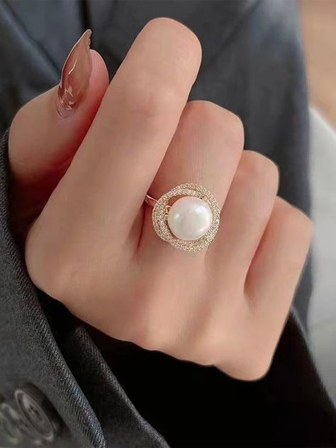 Big Pearl Ring, Pearl Rings, Big Pearl, Pearl Decor, Jewelry Luxury, Trendy Ring, Watches Women Fashion, Finger Rings, Pearl Types