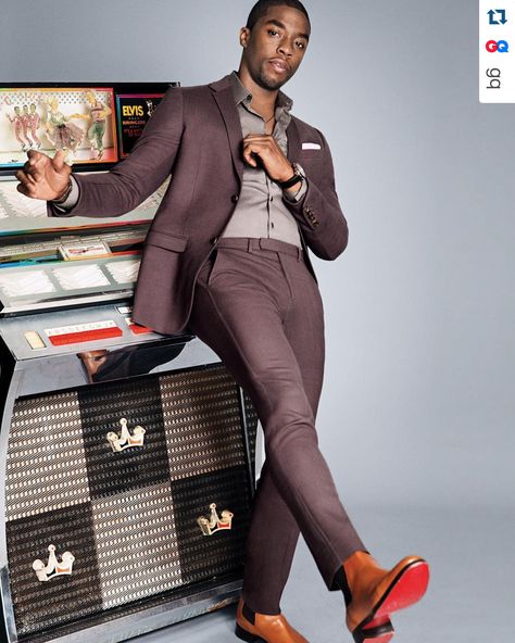 Chadwick Boseman in a purple suit and Louboutins. Black Panther Chadwick Boseman, A Man In A Suit, Man In A Suit, Purple Suits, Chadwick Boseman, What To Wear Today, Black Panther Marvel, Black Men Fashion, Well Dressed Men