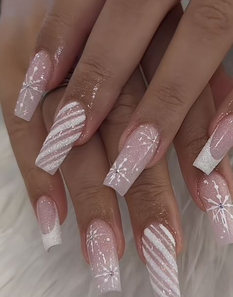 Winter Nail Inspo Coffin, Simple Christmas Design Nails, Winter Nail Almond, Christmas Nails Baby Pink, Christmas And Birthday Nails, Pink Winter Nails Simple, Cute Christmas Nails Ideas, Christmas Style Nails, December Bday Nails