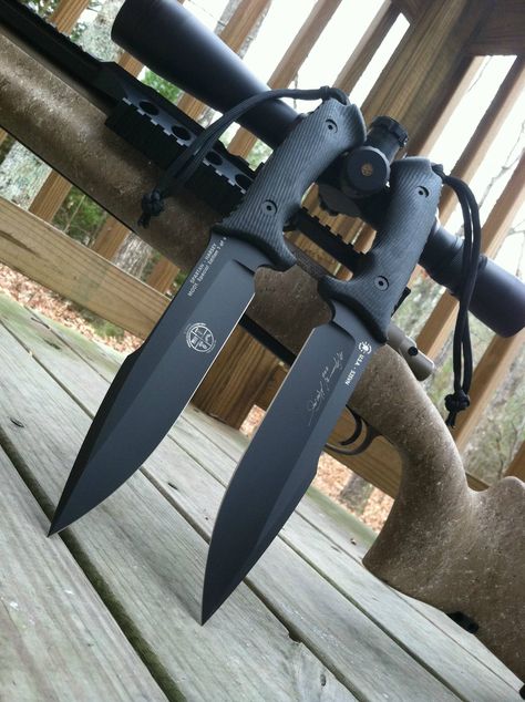 My father designs and makes tactical knives. Here is some work he did for the USASOC Sniper Competition. Pretty Knives, Knife Design, Cool Knives, Camping Tips, Fixed Blade Knife, Hunting Knife, Knife Making, Survival Gear, Axes