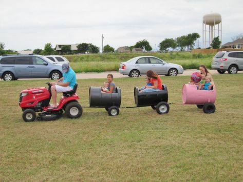 Train party DIY ~ barrel train! Christmas Floats Parade Ideas, Church Carnival Games, Diy Barrel, Christmas Floats, Barrel Train, Diy Train, Recycled Barrel, Playhouse Plans, Train Birthday Party