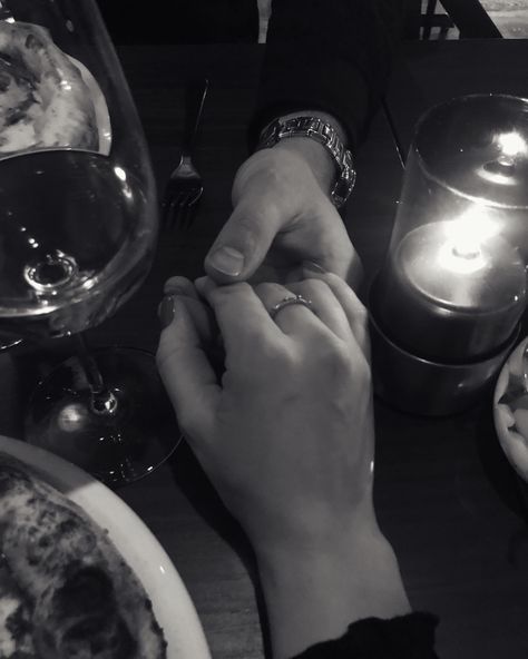 Couple Dinner Date Aesthetic, Dinner Aesthetic Romantic, Dinner Romantic Couple, Candle Light Dinner Romantic Couple, Couple Romantic Dinner, Cheer Couples, Candle Night Dinner, Dinner Date Aesthetic, Romantic Candle Dinner