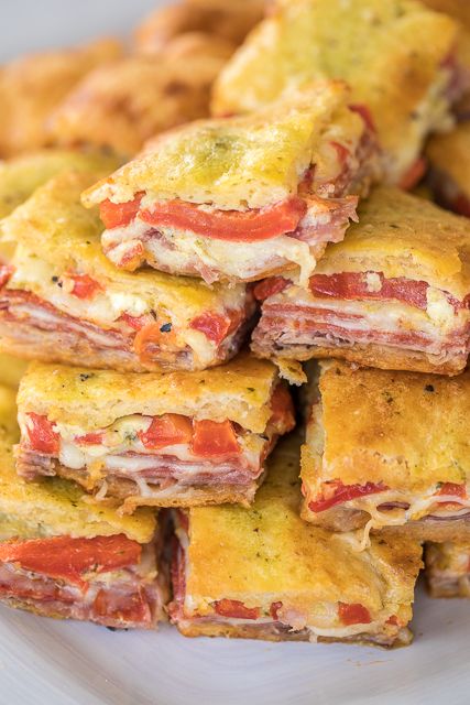 pepperoni Antipasto Squares, Appetizer Sandwiches, Square Recipes, Crescent Roll Recipes, Sloppy Joe, Football Food, Chapati, Provolone, Crescent Rolls