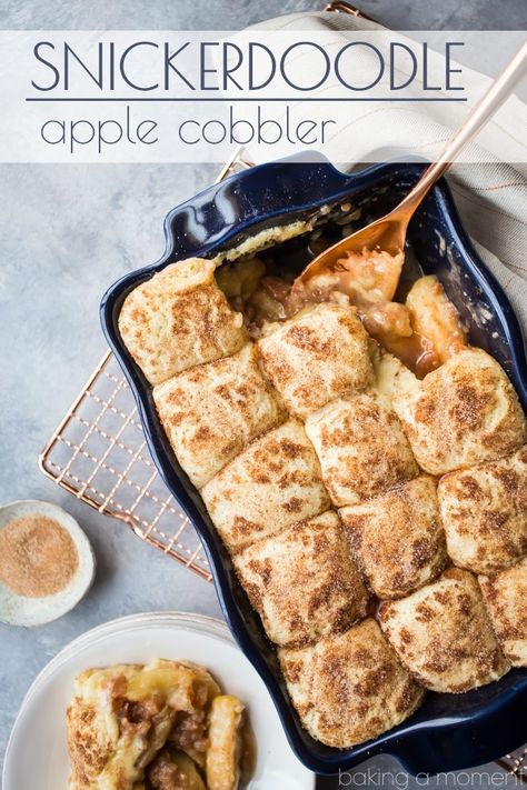 Snickerdoodle Apple Cobbler: soft baked apple filling topped with cinnamon-sugar-y snickerdoodle cookies! This makes your whole house smell amazing! #food #desserts #apple #cinnamon #comfortfood #baking Snickerdoodle Apple Cobbler, Desserts Apple, Baked Apple Dessert, Apple Cobbler, Snickerdoodle Cookies, Fall Desserts Easy, Apple Dessert Recipes, Soft Bakes, Baked Apple